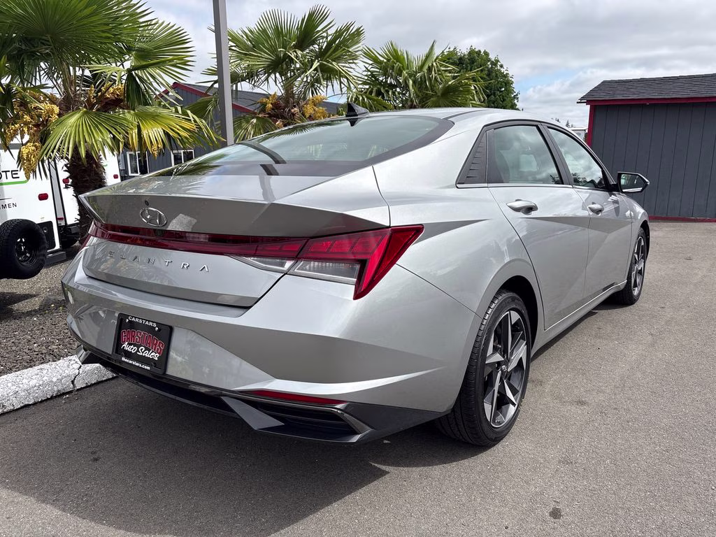 2022 Shimmering Silver Pearl Hyundai Elantra SEL FWD Sedan