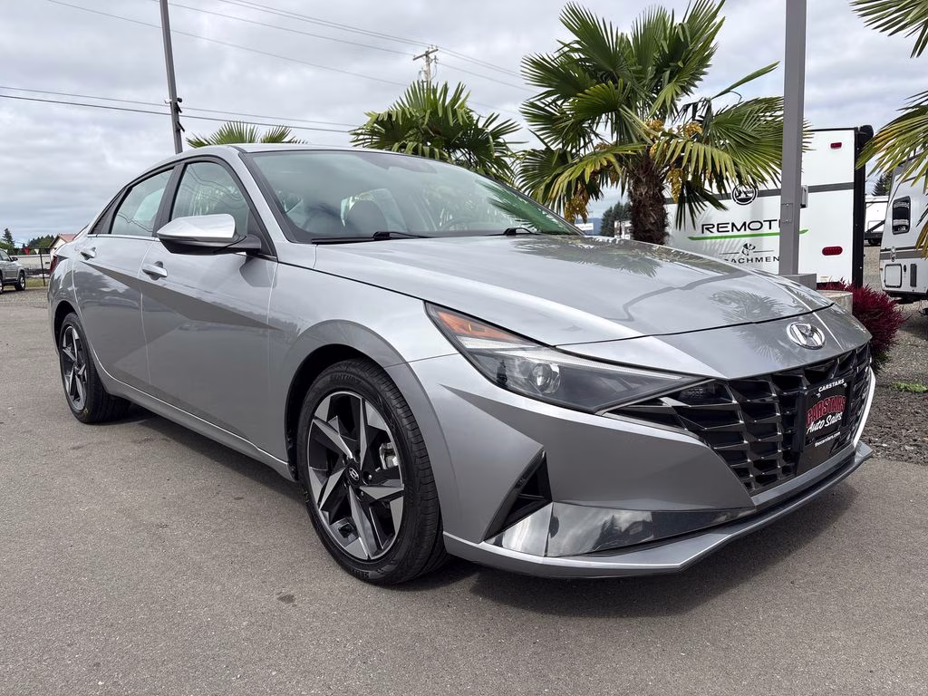 2022 Shimmering Silver Pearl Hyundai Elantra SEL FWD Sedan