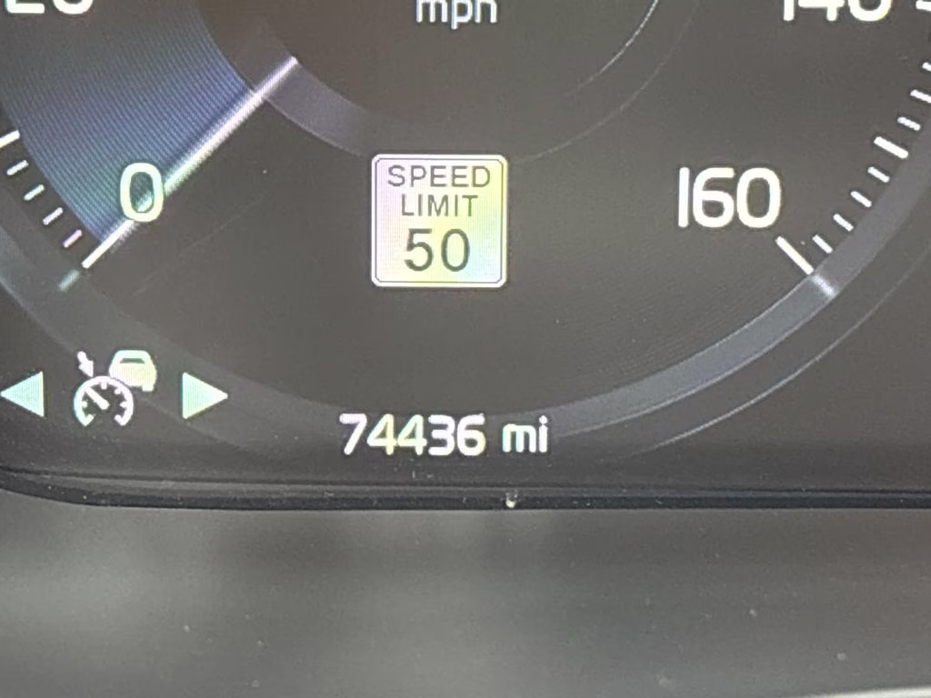 2018 Onyx Black Metallic Volvo XC60 T6 Momentum AWD SUV