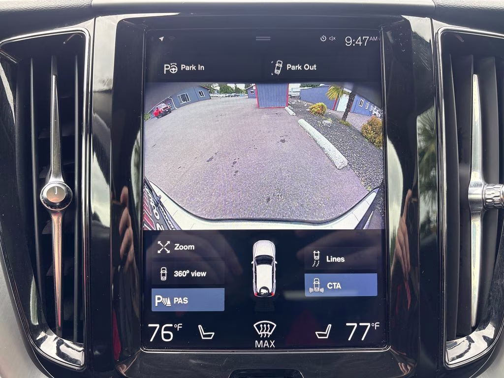 2018 Onyx Black Metallic Volvo XC60 T6 Momentum AWD SUV
