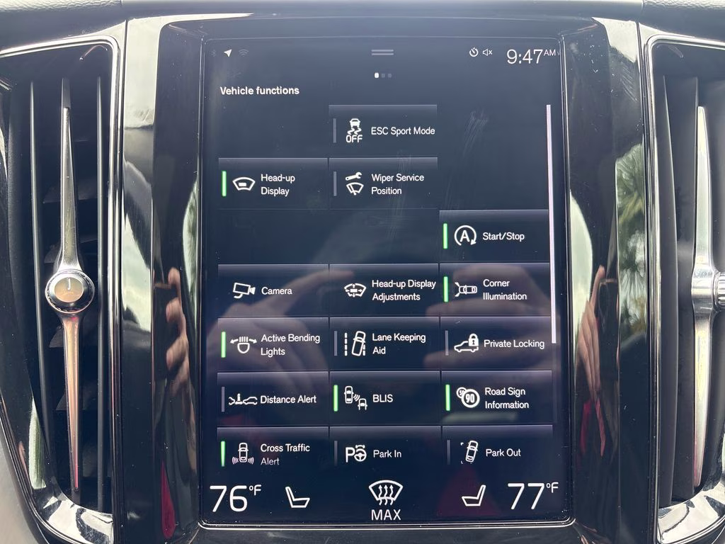 2018 Onyx Black Metallic Volvo XC60 T6 Momentum AWD SUV