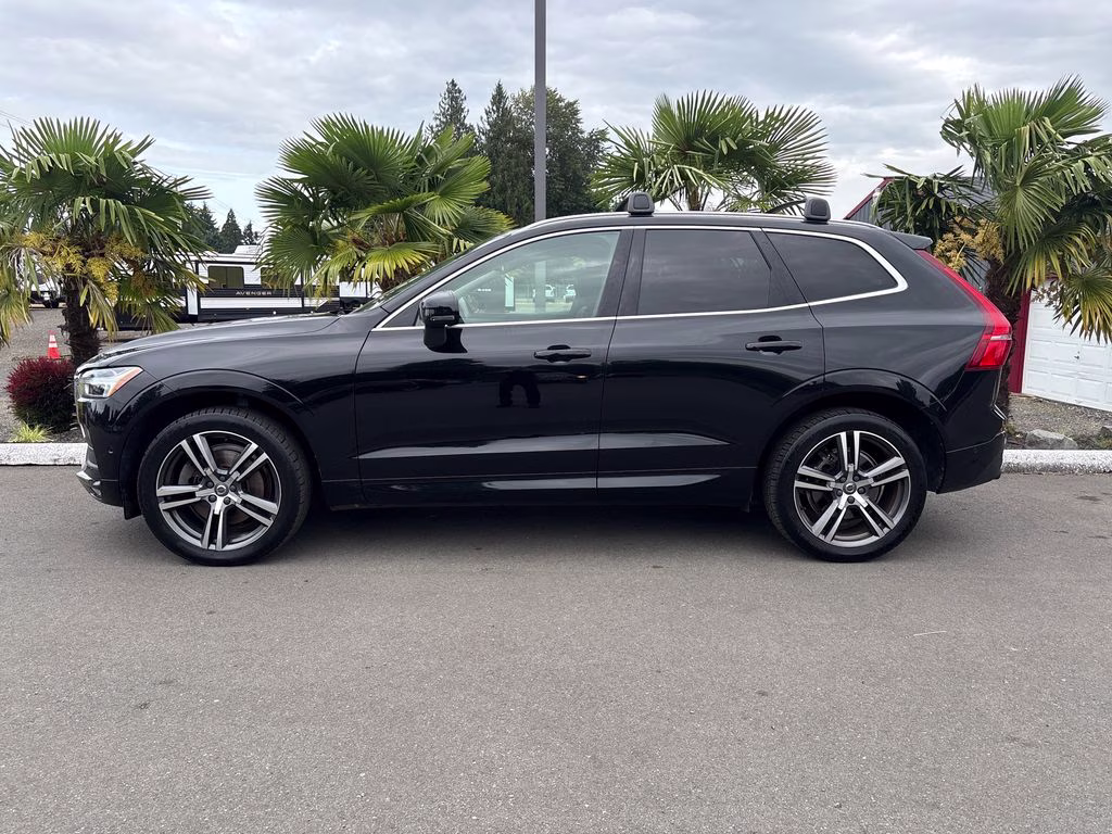 2018 Onyx Black Metallic Volvo XC60 T6 Momentum AWD SUV