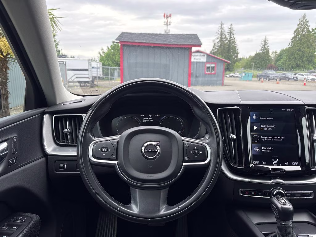 2018 Onyx Black Metallic Volvo XC60 T6 Momentum AWD SUV