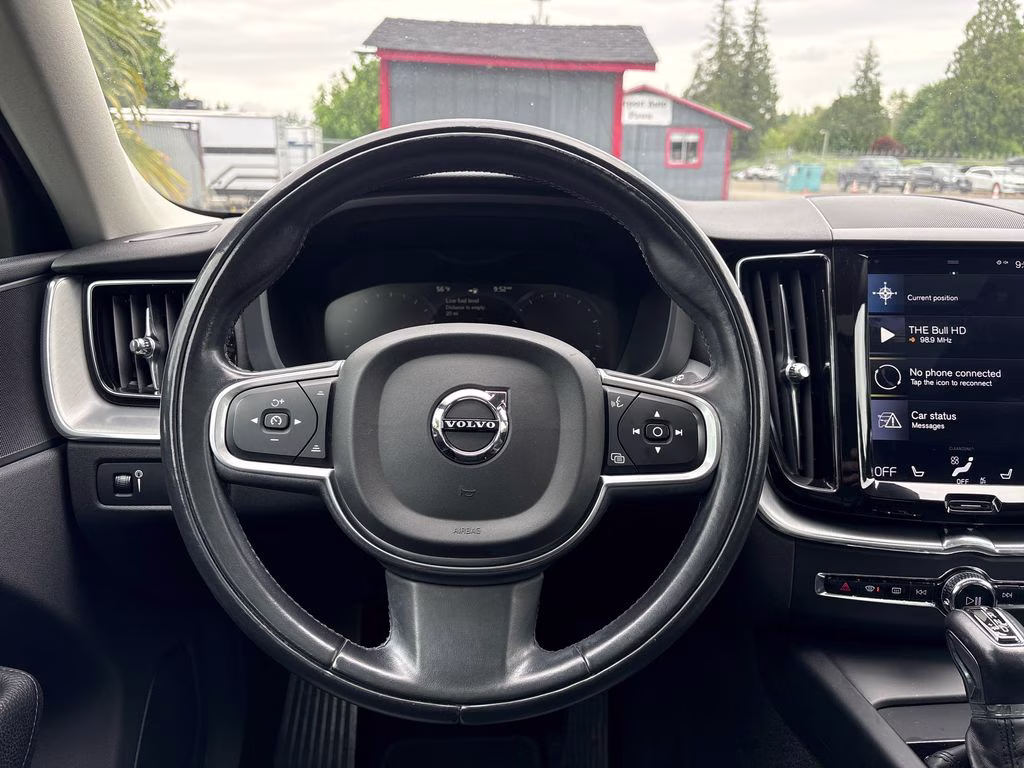 2018 Onyx Black Metallic Volvo XC60 T6 Momentum AWD SUV