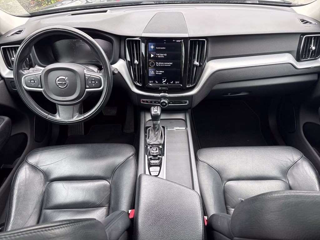 2018 Onyx Black Metallic Volvo XC60 T6 Momentum AWD SUV