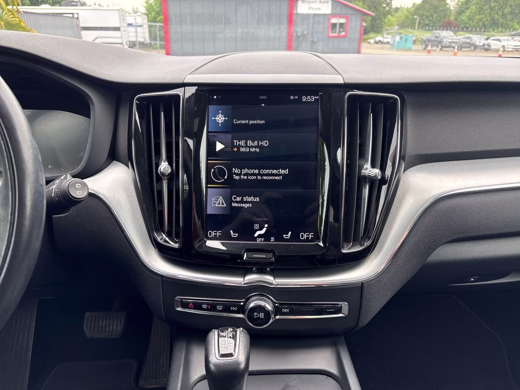 2018 Onyx Black Metallic Volvo XC60 T6 Momentum AWD SUV