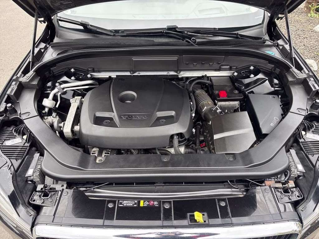2018 Onyx Black Metallic Volvo XC60 T6 Momentum AWD SUV