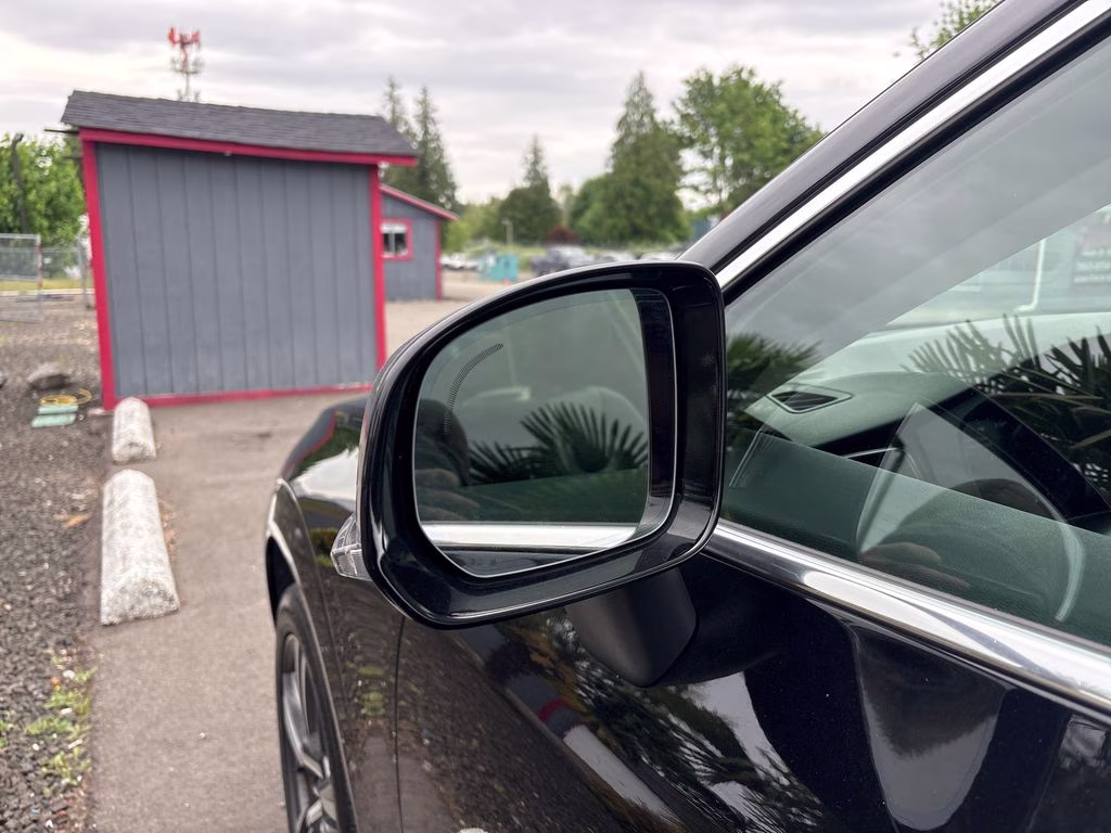 2018 Onyx Black Metallic Volvo XC60 T6 Momentum AWD SUV