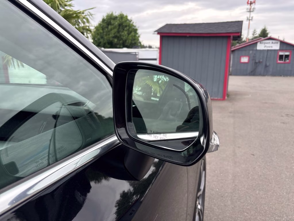2018 Onyx Black Metallic Volvo XC60 T6 Momentum AWD SUV