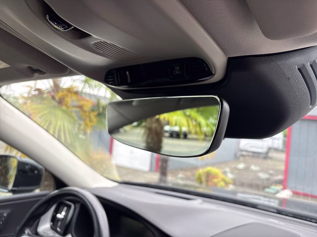2018 Onyx Black Metallic Volvo XC60 T6 Momentum AWD SUV