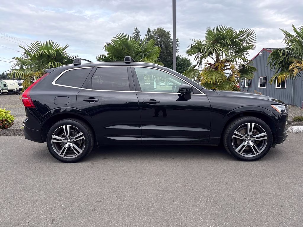 2018 Onyx Black Metallic Volvo XC60 T6 Momentum AWD SUV