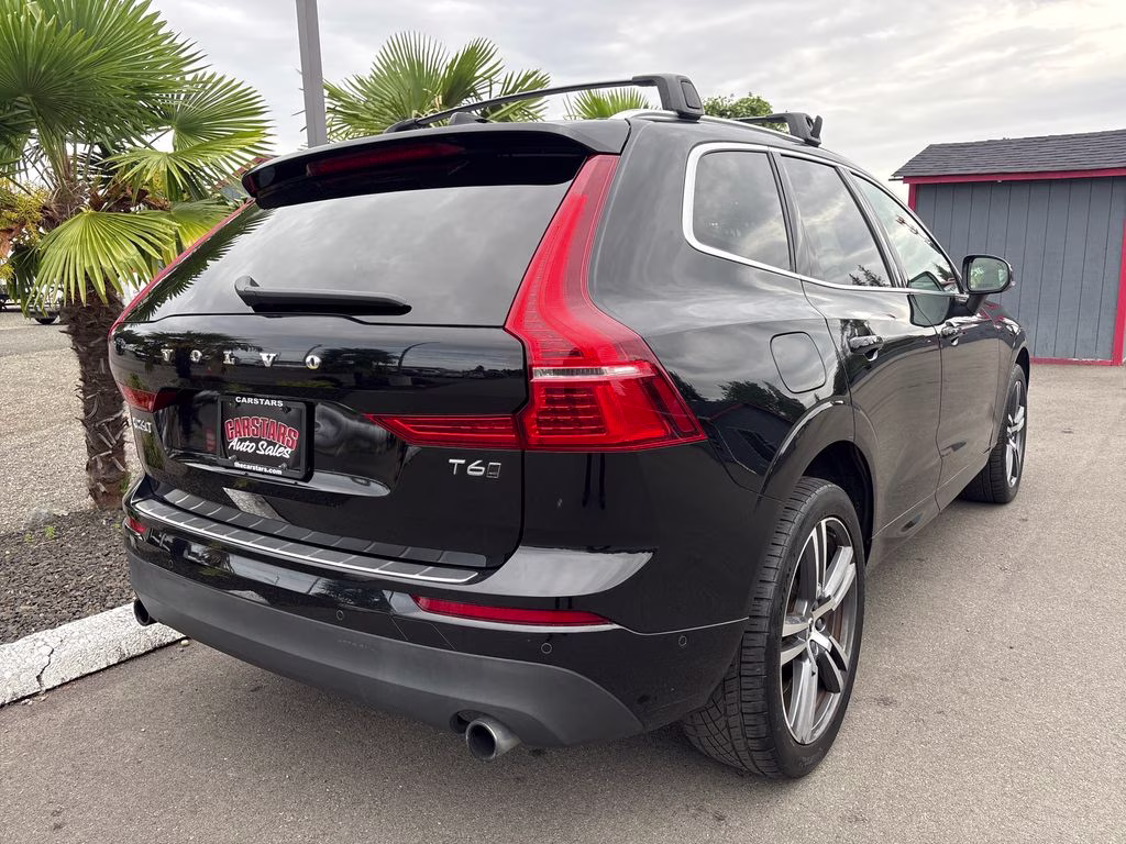 2018 Onyx Black Metallic Volvo XC60 T6 Momentum AWD SUV