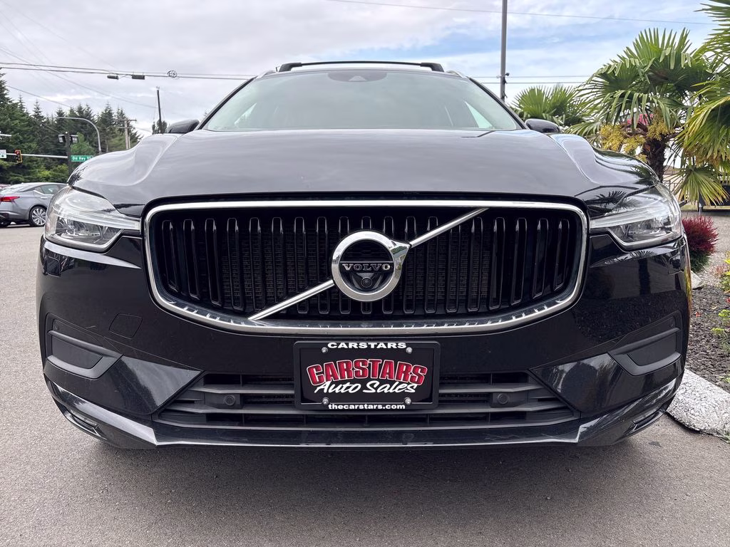 2018 Onyx Black Metallic Volvo XC60 T6 Momentum AWD SUV
