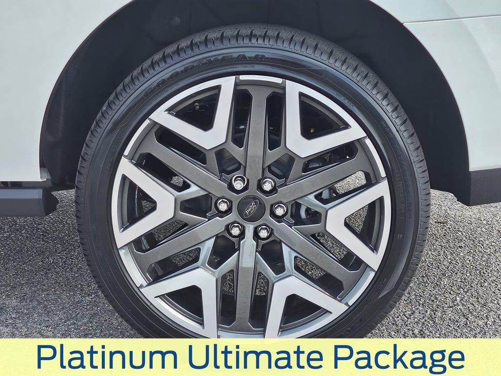 2026 Star White Metallic Tri-Coat Ford Expedition Platinum 4X4 SUV