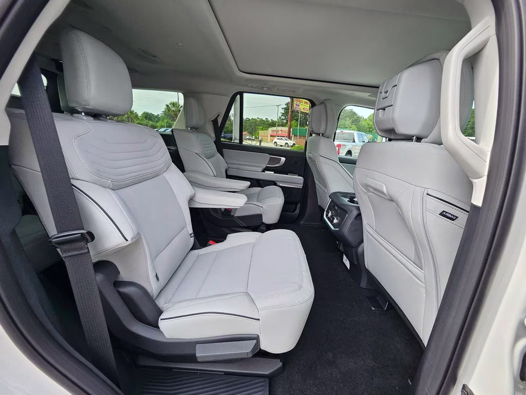 2026 Star White Metallic Tri-Coat Ford Expedition Platinum 4X4 SUV