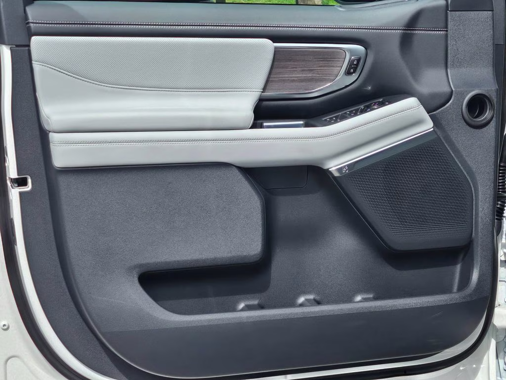 2026 Star White Metallic Tri-Coat Ford Expedition Platinum 4X4 SUV