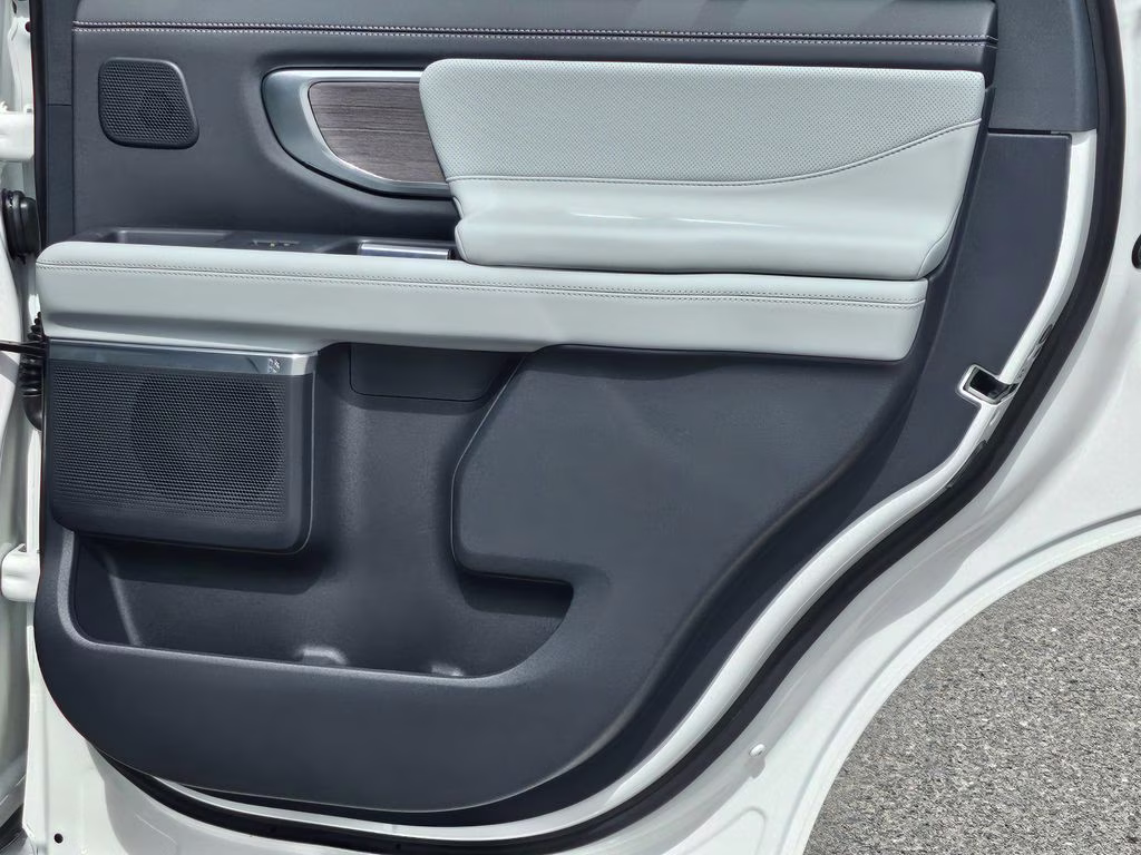 2026 Star White Metallic Tri-Coat Ford Expedition Platinum 4X4 SUV