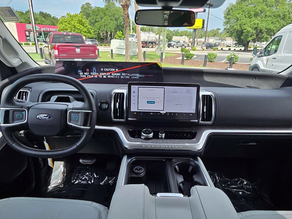 2026 Star White Metallic Tri-Coat Ford Expedition Platinum 4X4 SUV