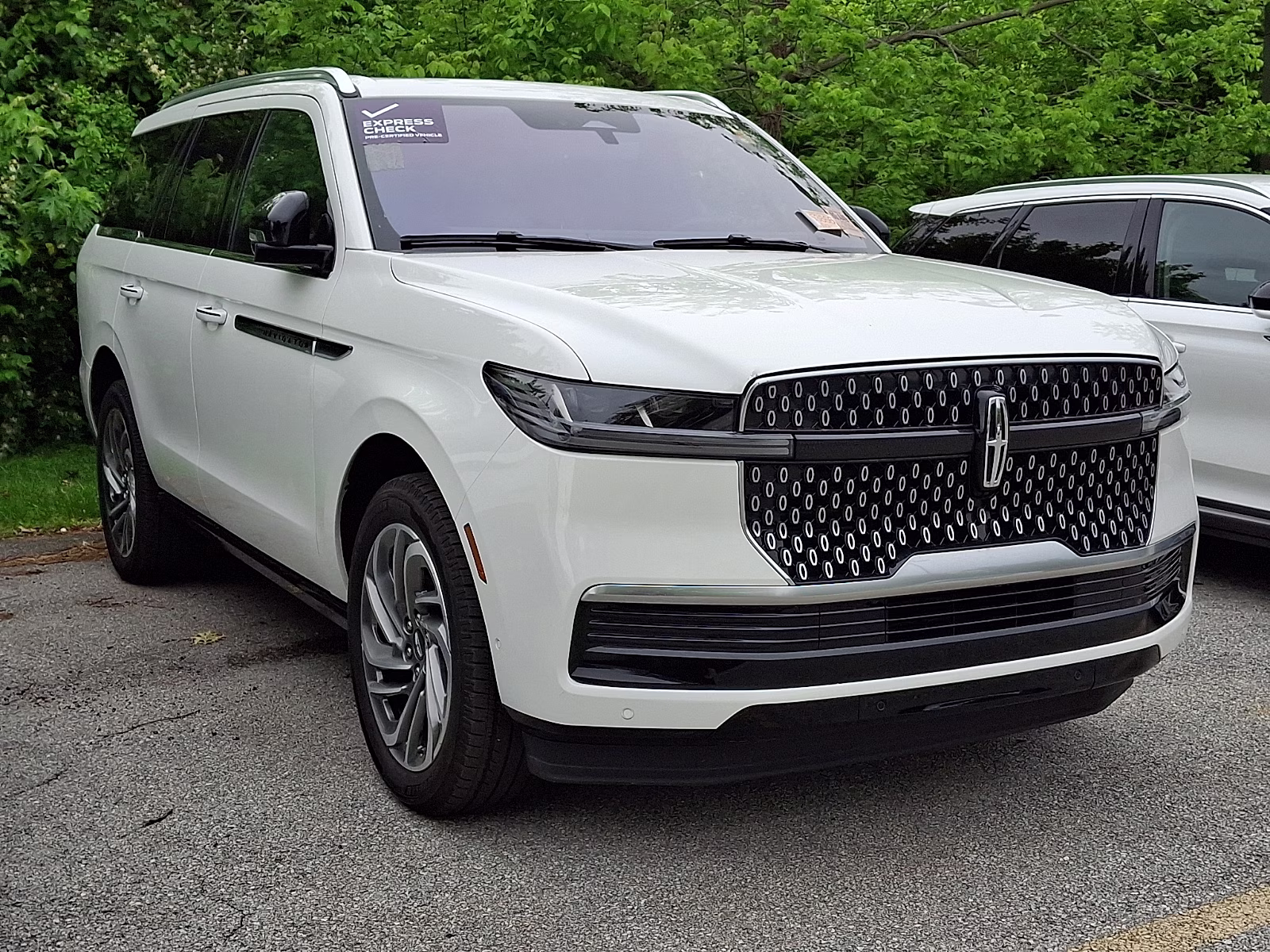 2025 Pristine White Metallic Tri-Coat - AZ Lincoln Navigator Reserve 4X4