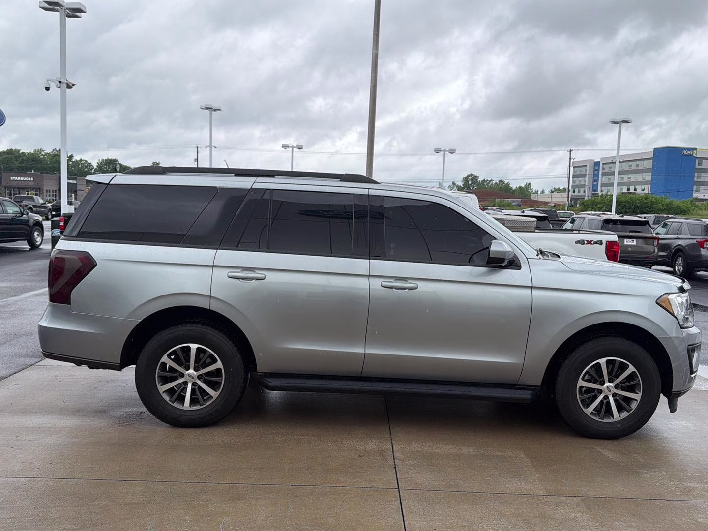 2020 Iconic Silver Ford Expedition XLT 4X4 SUV