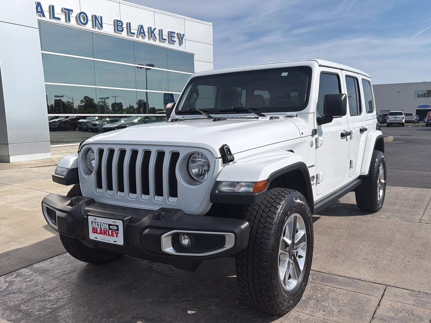 2019 Bright White Jeep Wrangler Unlimited Sahara 4X4 SUV
