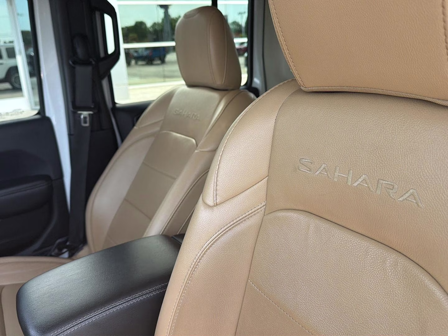 2019 Bright White Jeep Wrangler Unlimited Sahara 4X4 SUV