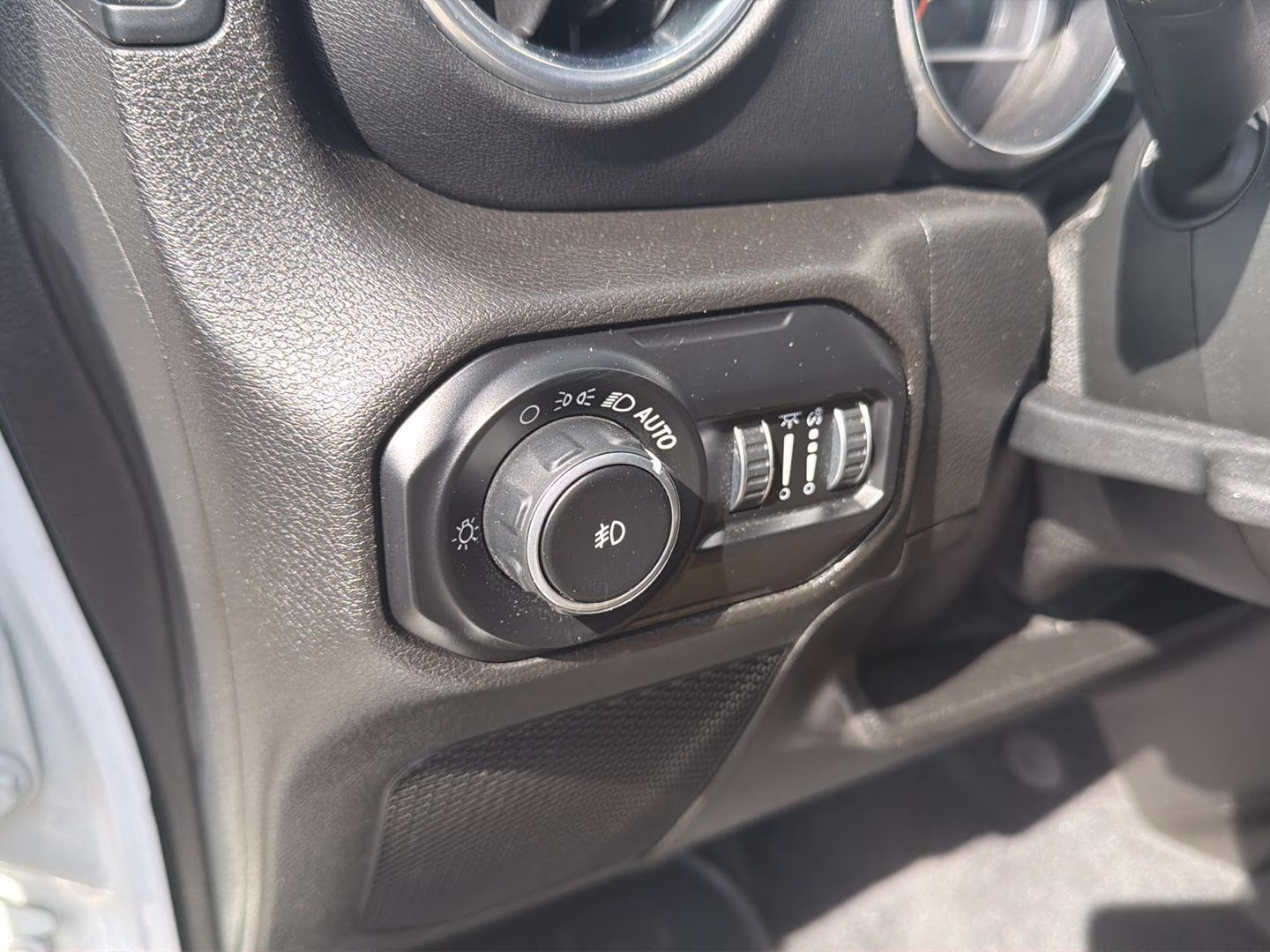2019 Bright White Jeep Wrangler Unlimited Sahara 4X4 SUV