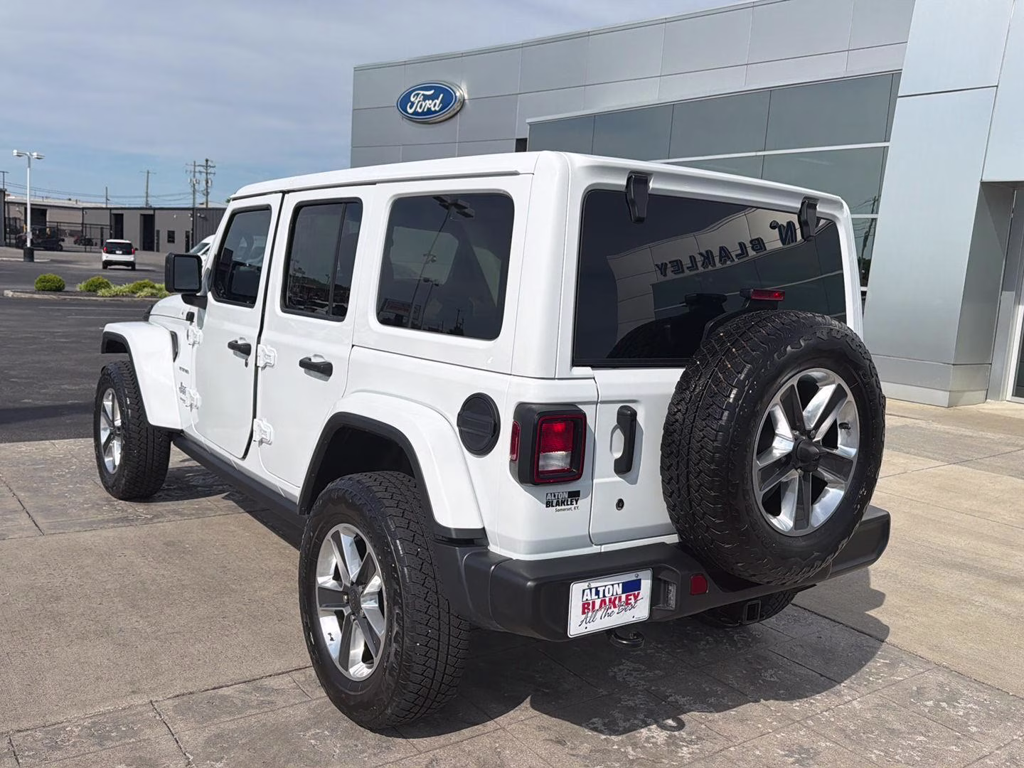 2019 Bright White Jeep Wrangler Unlimited Sahara 4X4 SUV