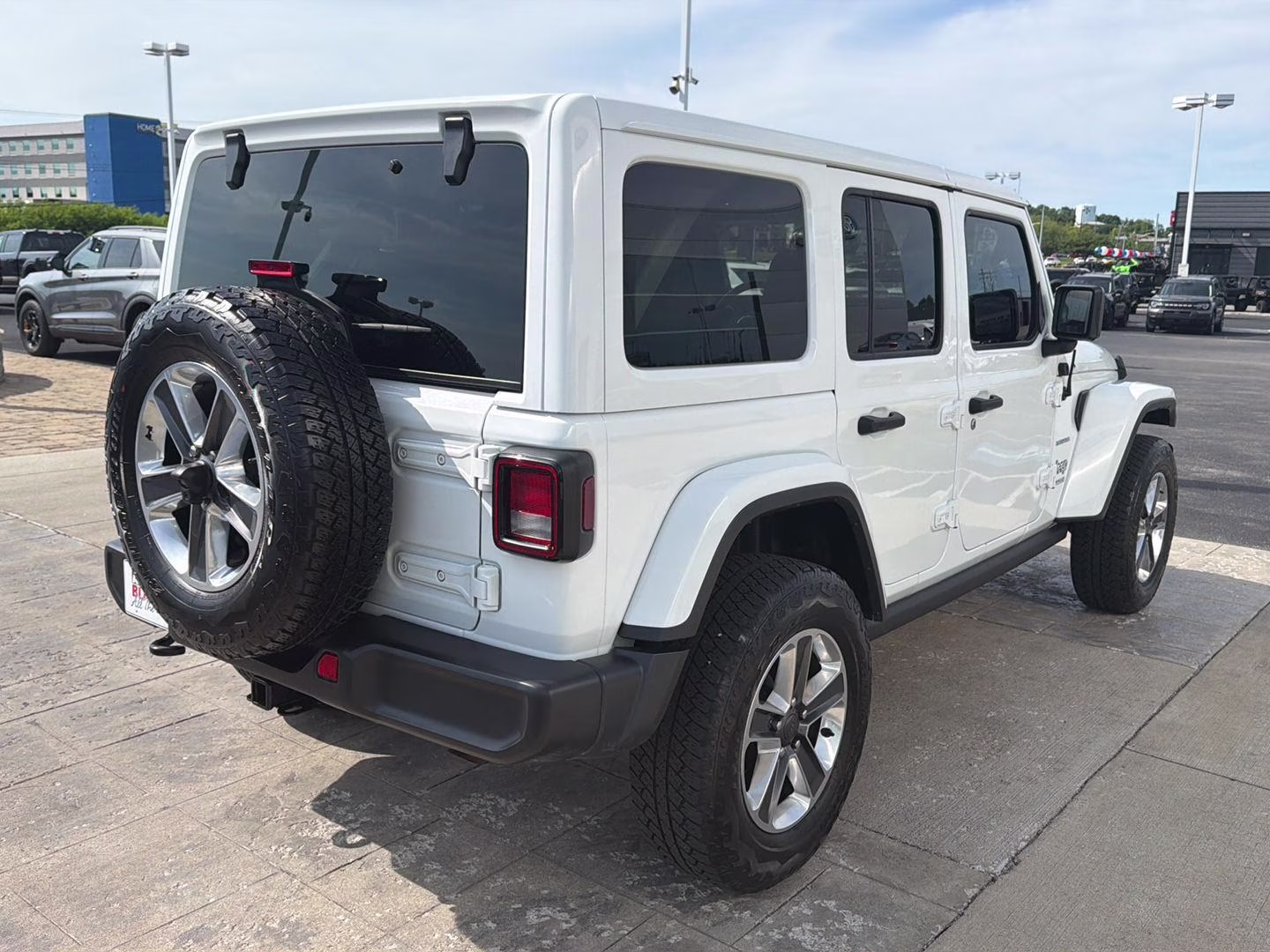 2019 Bright White Jeep Wrangler Unlimited Sahara 4X4 SUV