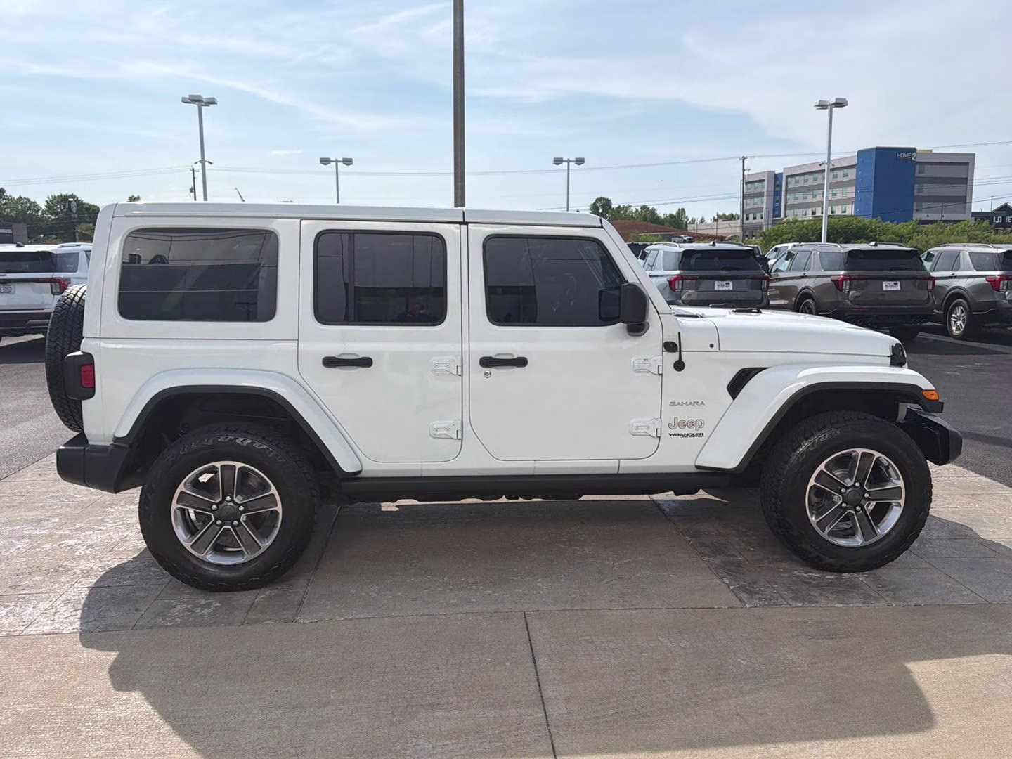 2019 Bright White Jeep Wrangler Unlimited Sahara 4X4 SUV