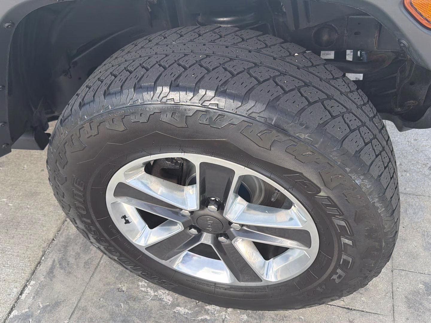 2019 Bright White Jeep Wrangler Unlimited Sahara 4X4 SUV