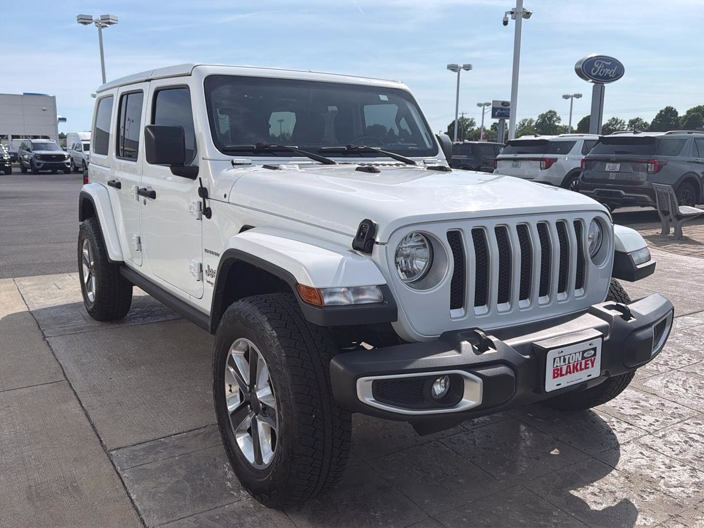 2019 Bright White Jeep Wrangler Unlimited Sahara 4X4 SUV