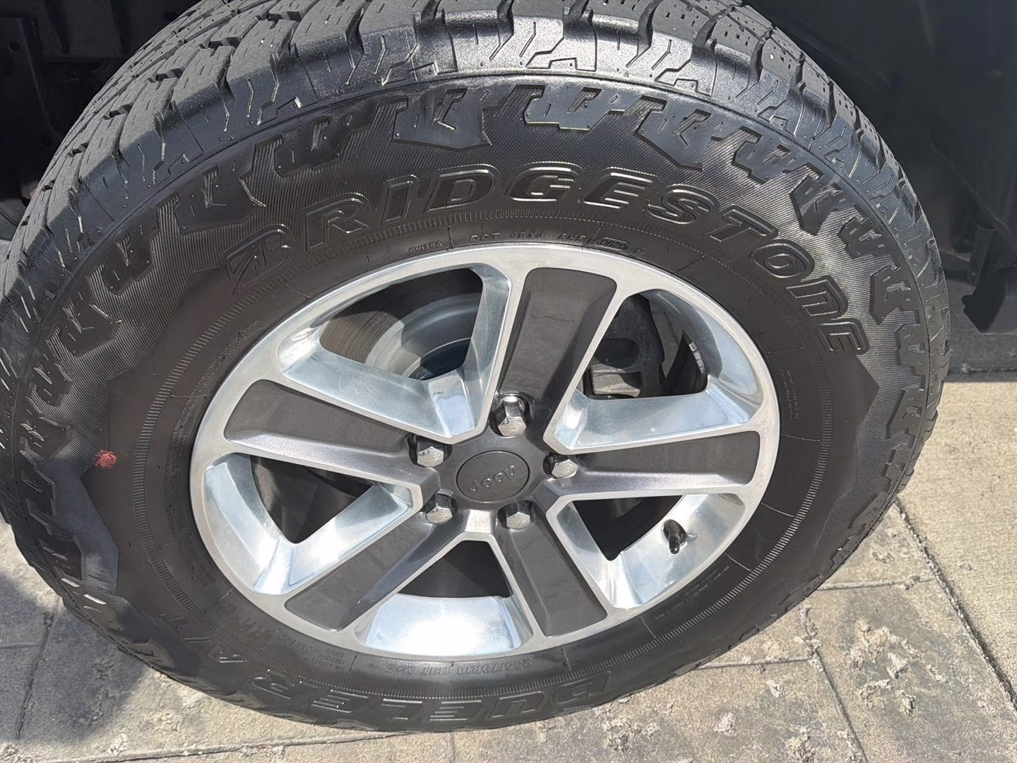 2019 Bright White Jeep Wrangler Unlimited Sahara 4X4 SUV