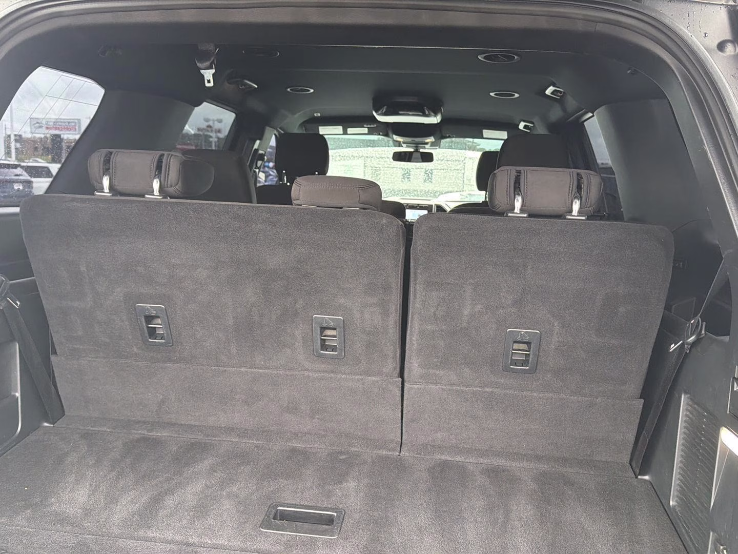 2020 Iconic Silver Ford Expedition XLT 4X4 SUV