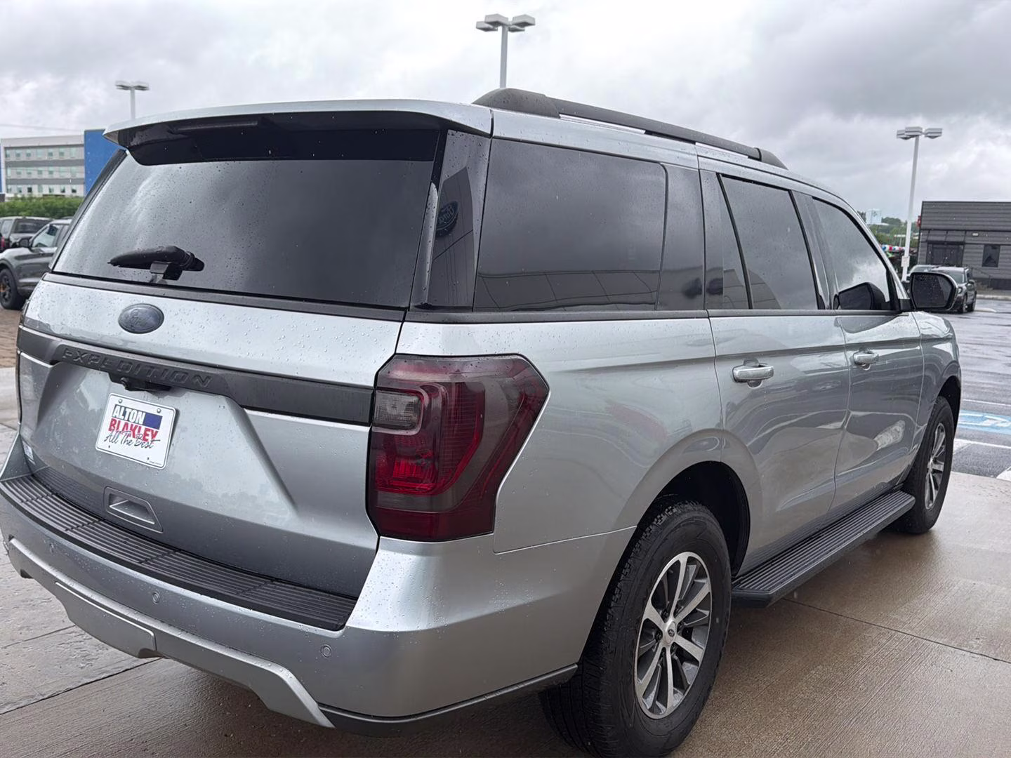 2020 Iconic Silver Ford Expedition XLT 4X4 SUV