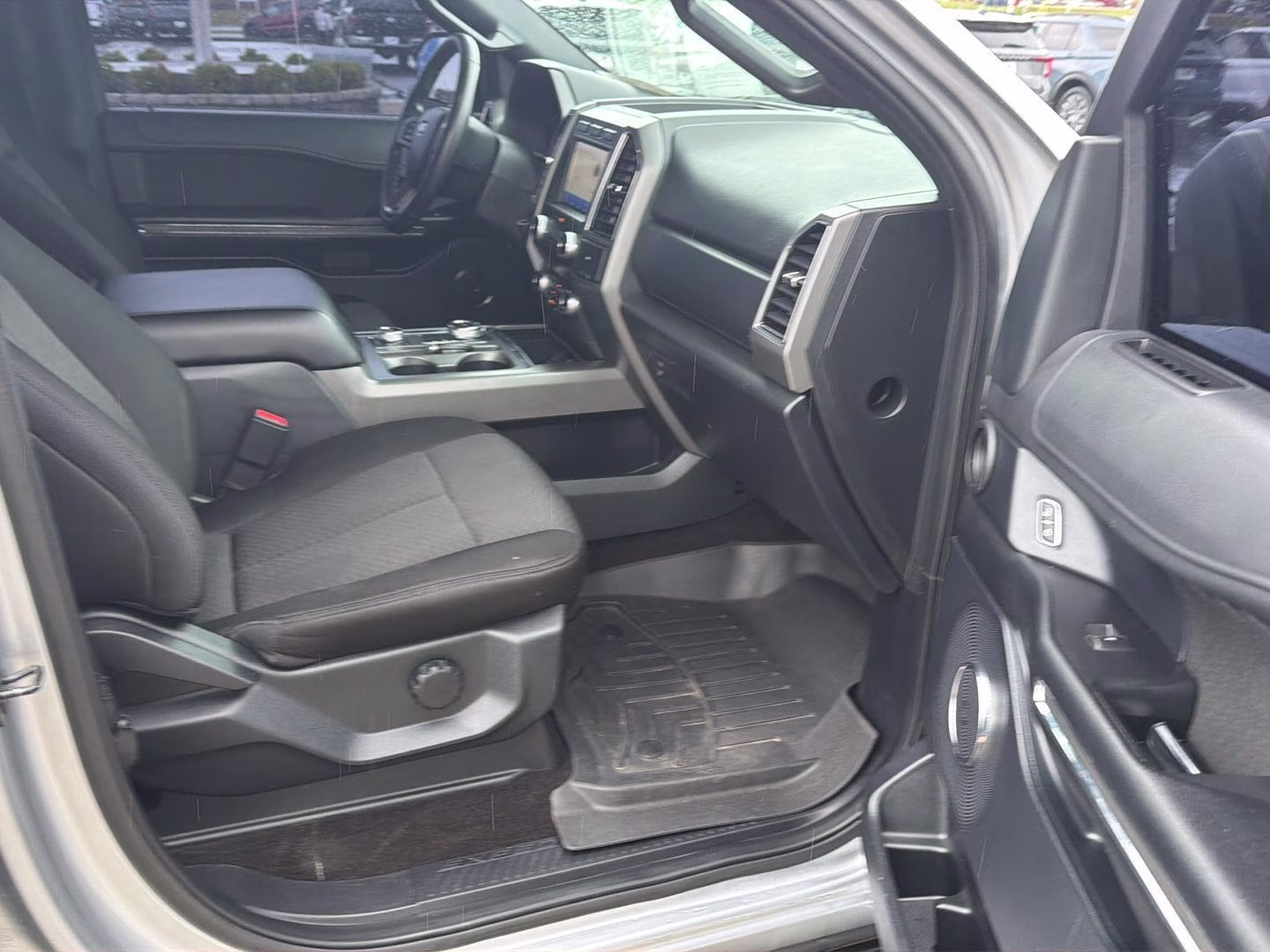 2020 Iconic Silver Ford Expedition XLT 4X4 SUV