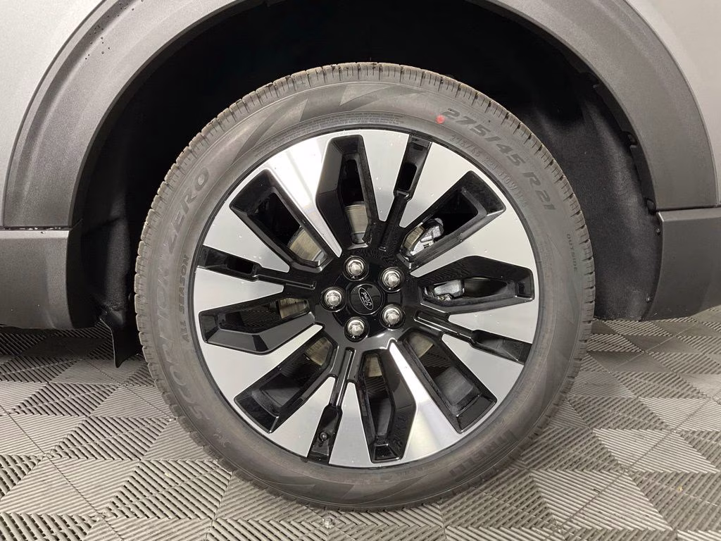 2026 Gray Metallic Ford Explorer Platinum 4X4 SUV