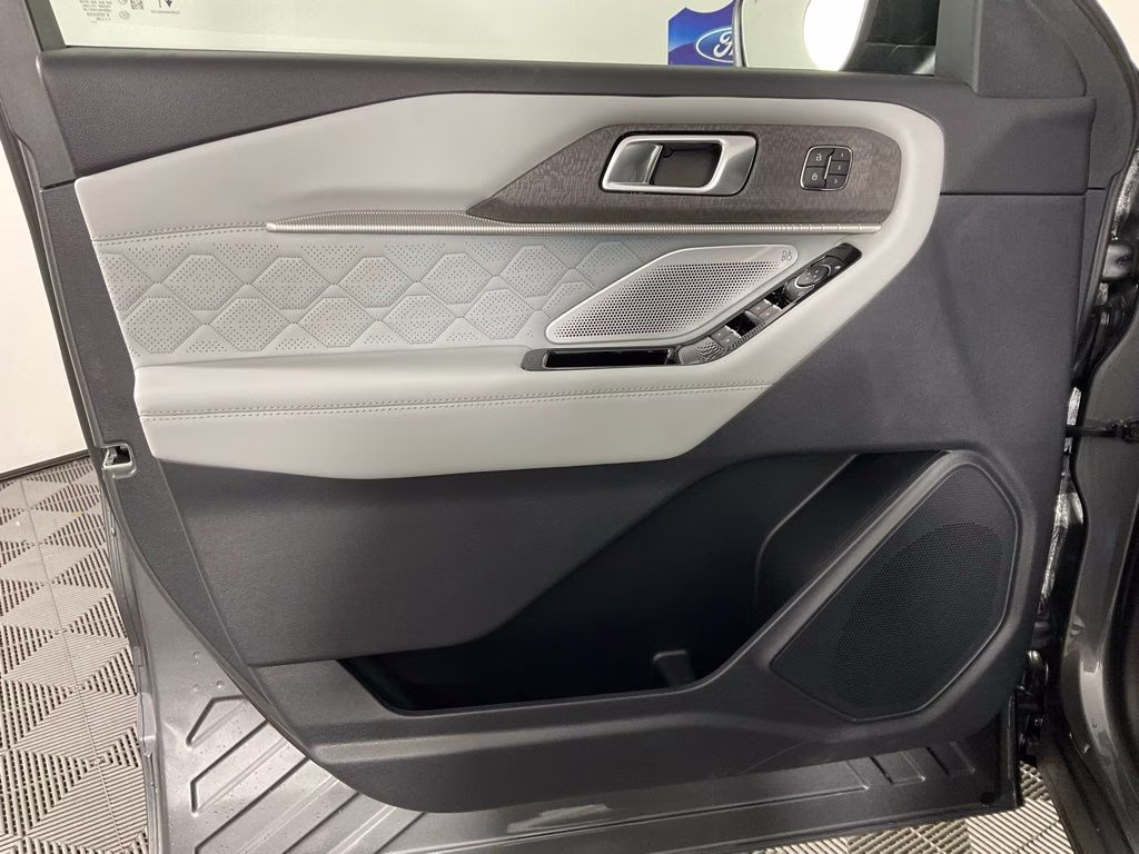 2026 Gray Metallic Ford Explorer Platinum 4X4 SUV