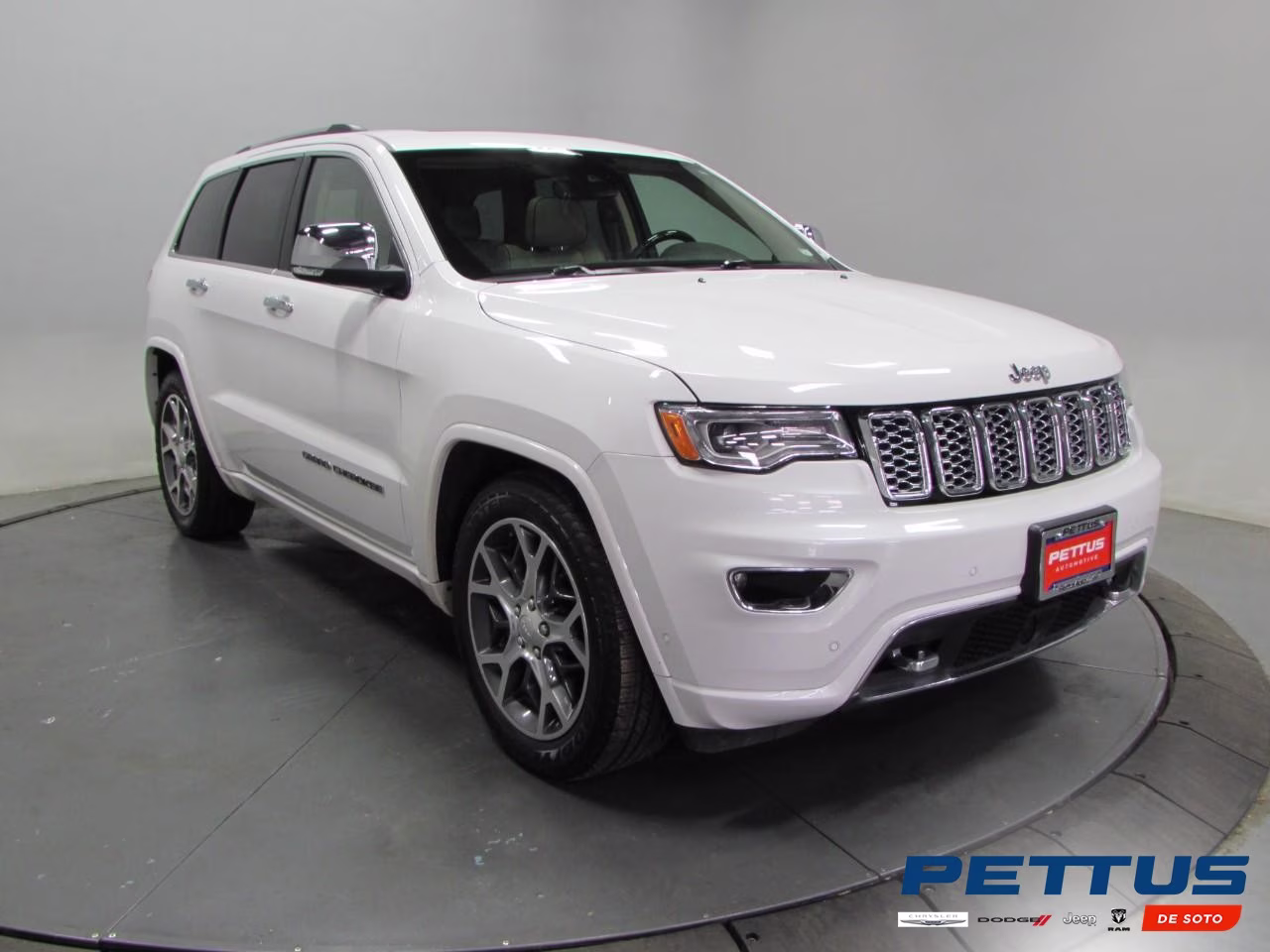 2019 Ivory 3-Coat Jeep Grand Cherokee Overland 4X4 SUV