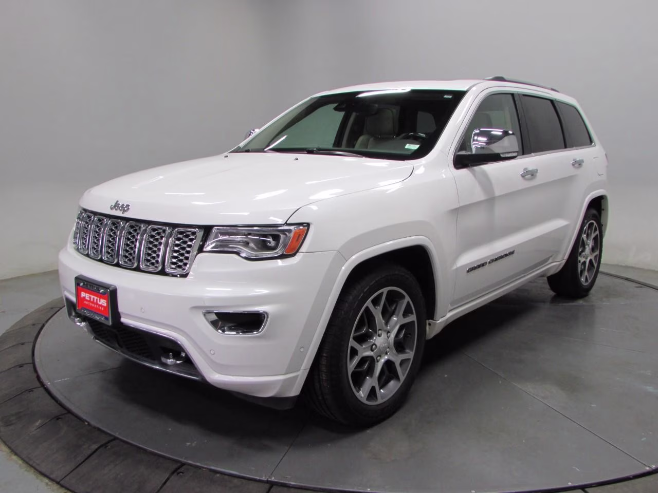 2019 Ivory 3-Coat Jeep Grand Cherokee Overland 4X4 SUV