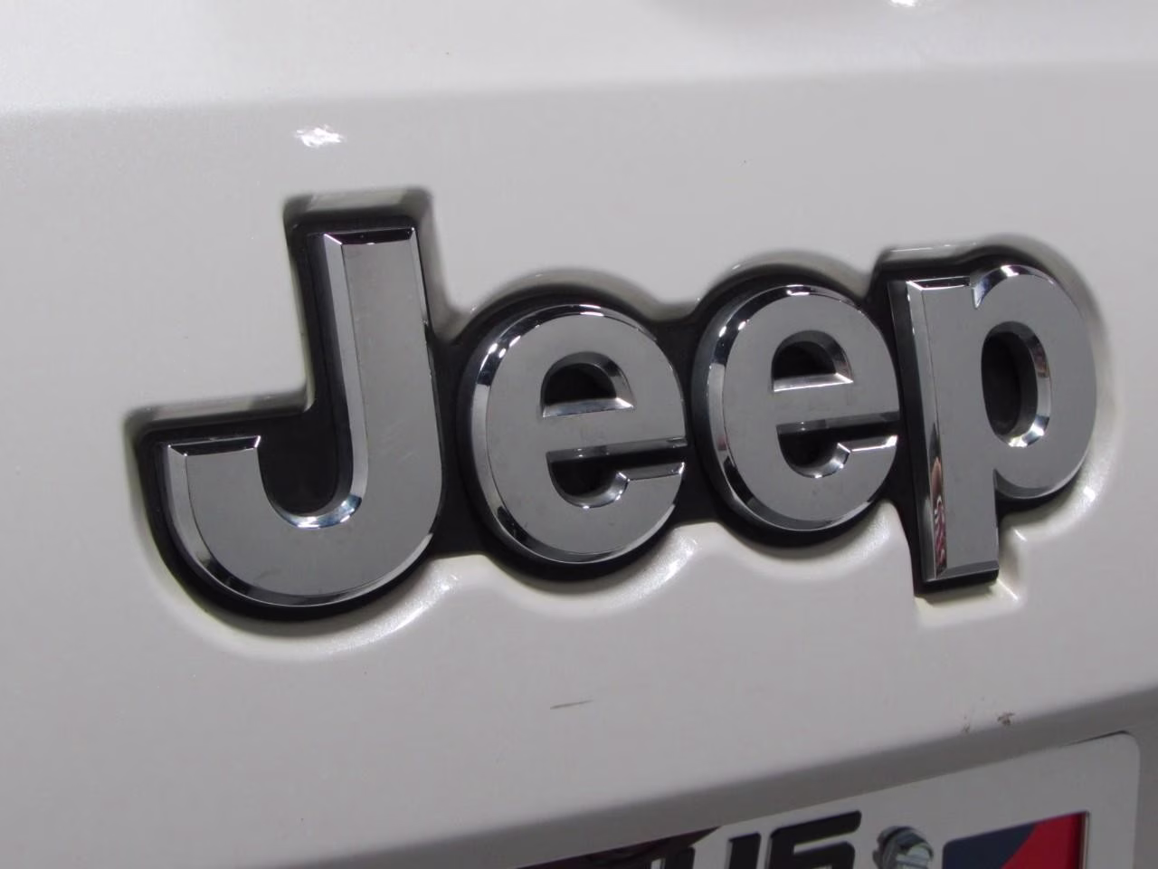 2019 Ivory 3-Coat Jeep Grand Cherokee Overland 4X4 SUV