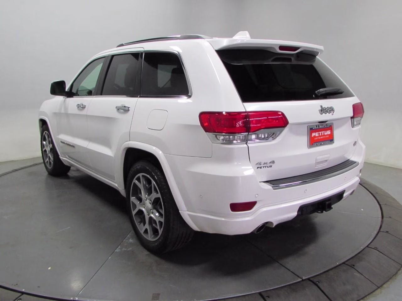 2019 Ivory 3-Coat Jeep Grand Cherokee Overland 4X4 SUV