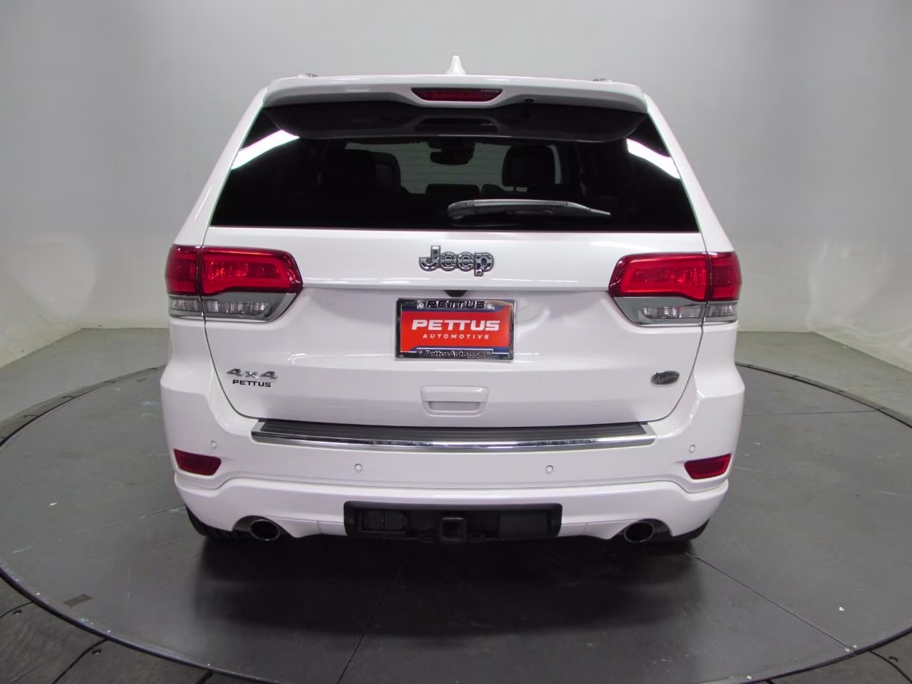 2019 Ivory 3-Coat Jeep Grand Cherokee Overland 4X4 SUV