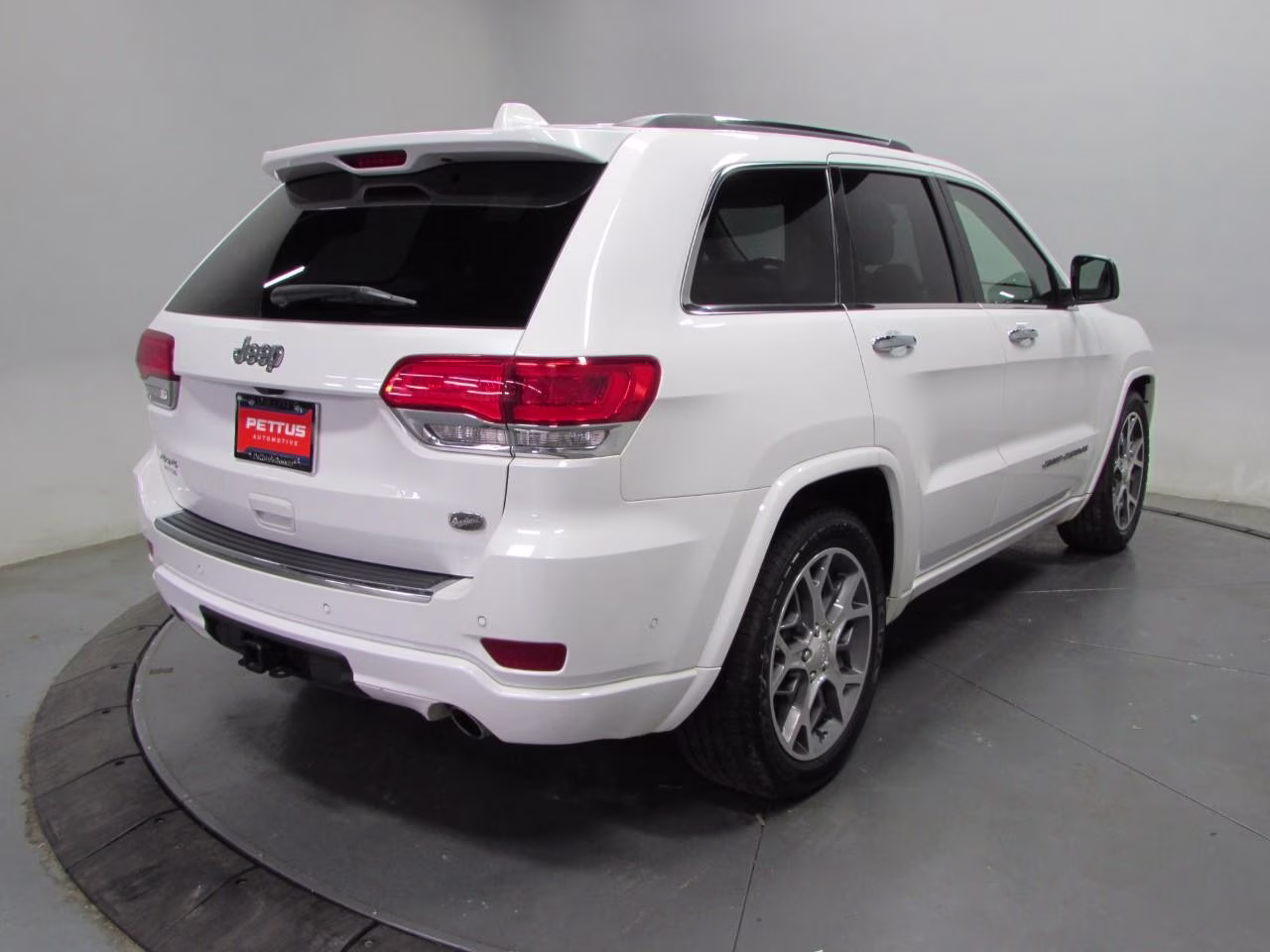 2019 Ivory 3-Coat Jeep Grand Cherokee Overland 4X4 SUV