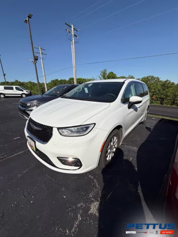 2023 WHITE Chrysler Pacifica Limited FWD Van