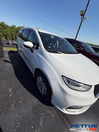 2023 WHITE Chrysler Pacifica Limited FWD Van