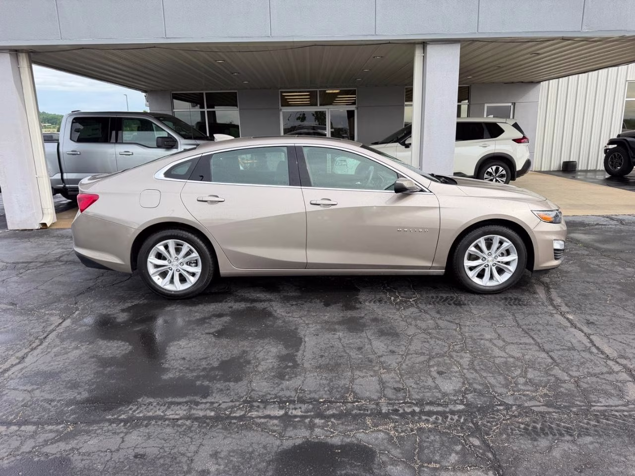 2023 Sterling Gray Metallic Chevrolet Malibu LT 1LT FWD Sedan