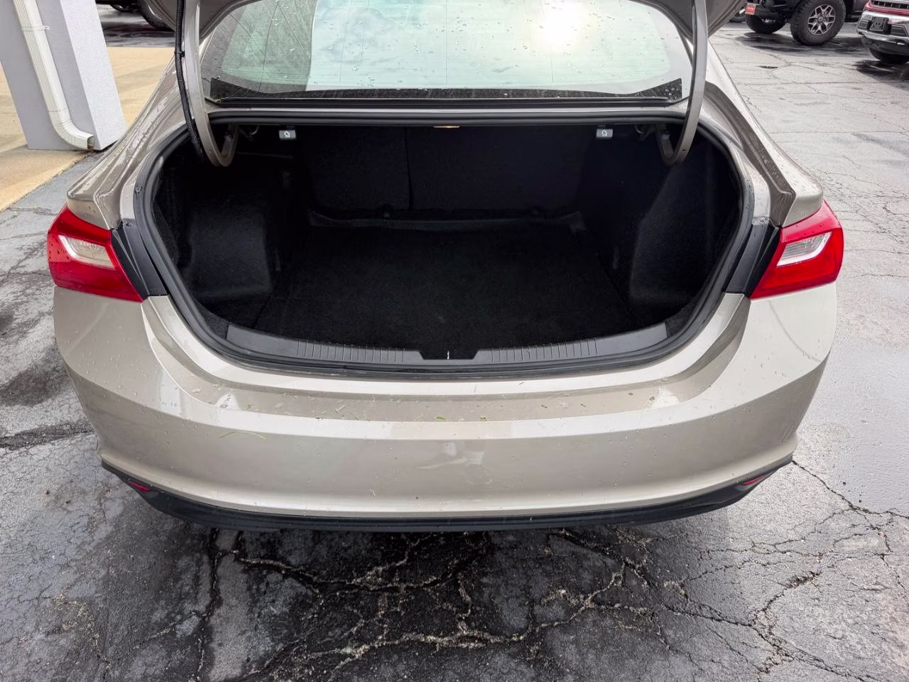 2023 Sterling Gray Metallic Chevrolet Malibu LT 1LT FWD Sedan