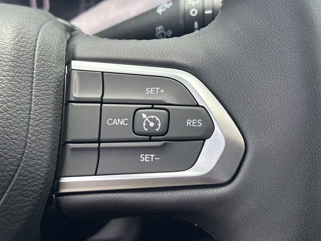 2026 Diamond Black Crystal Pearlcoat Jeep Compass Latitude 4X4 SUV