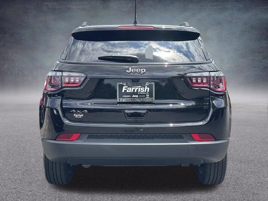 2026 Diamond Black Crystal Pearlcoat Jeep Compass Latitude 4X4 SUV